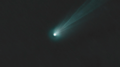 Astrophotographer captures rare images of 'Devil's Comet' | infoBalkans.com